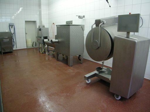 Unsere Produktionsmaschinen mit Tumbler, Fleischwolf, Pökelinjektor und Scherbeneismaschine
