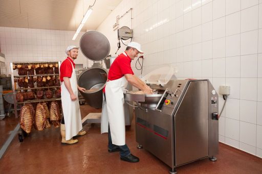 Produktion der Rohmasse am Kutter
